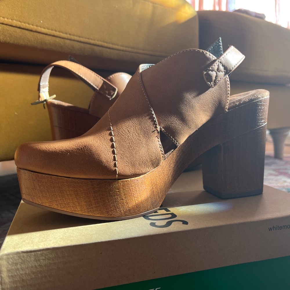 White Mountain Strappy Clogs - Picture 2 of 5